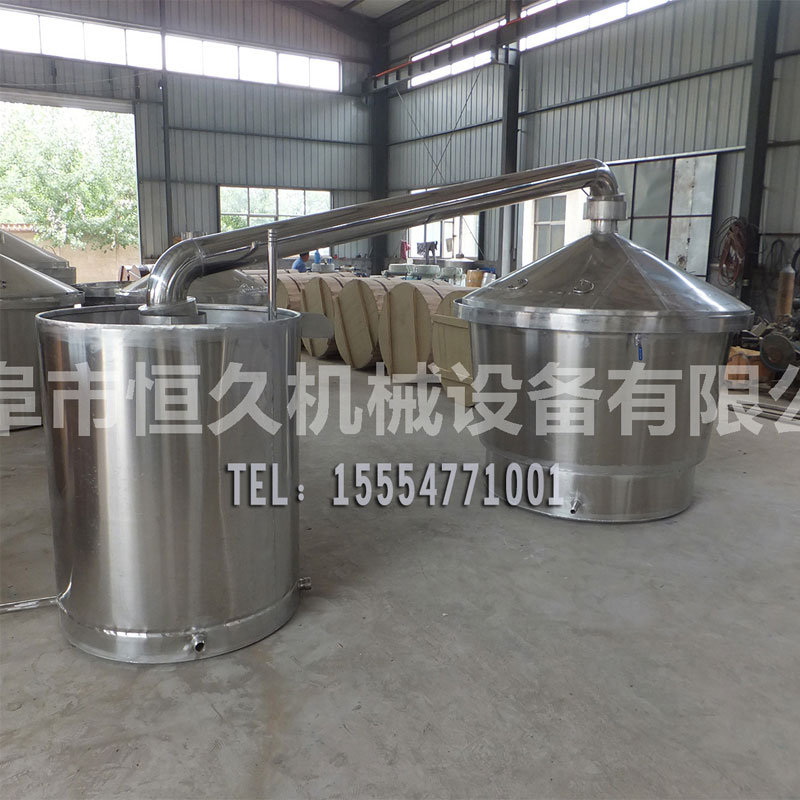 小灶釀酒設(shè)備制造商電話　小型玉米酒高粱酒造酒設(shè)備蒸酒鍋價格